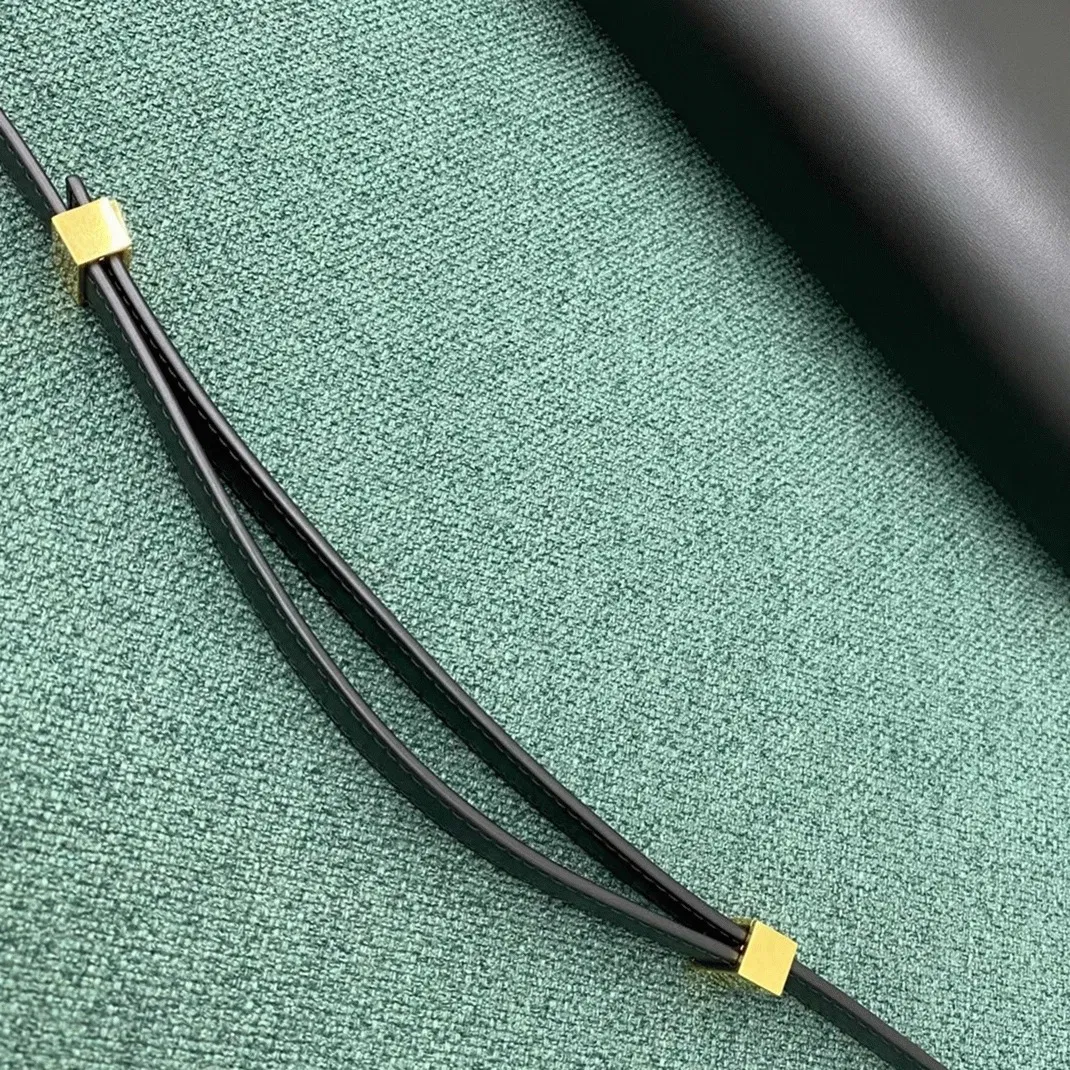 Top Quality Imitation Celine Classic Box Medium Bag In Black — image 4