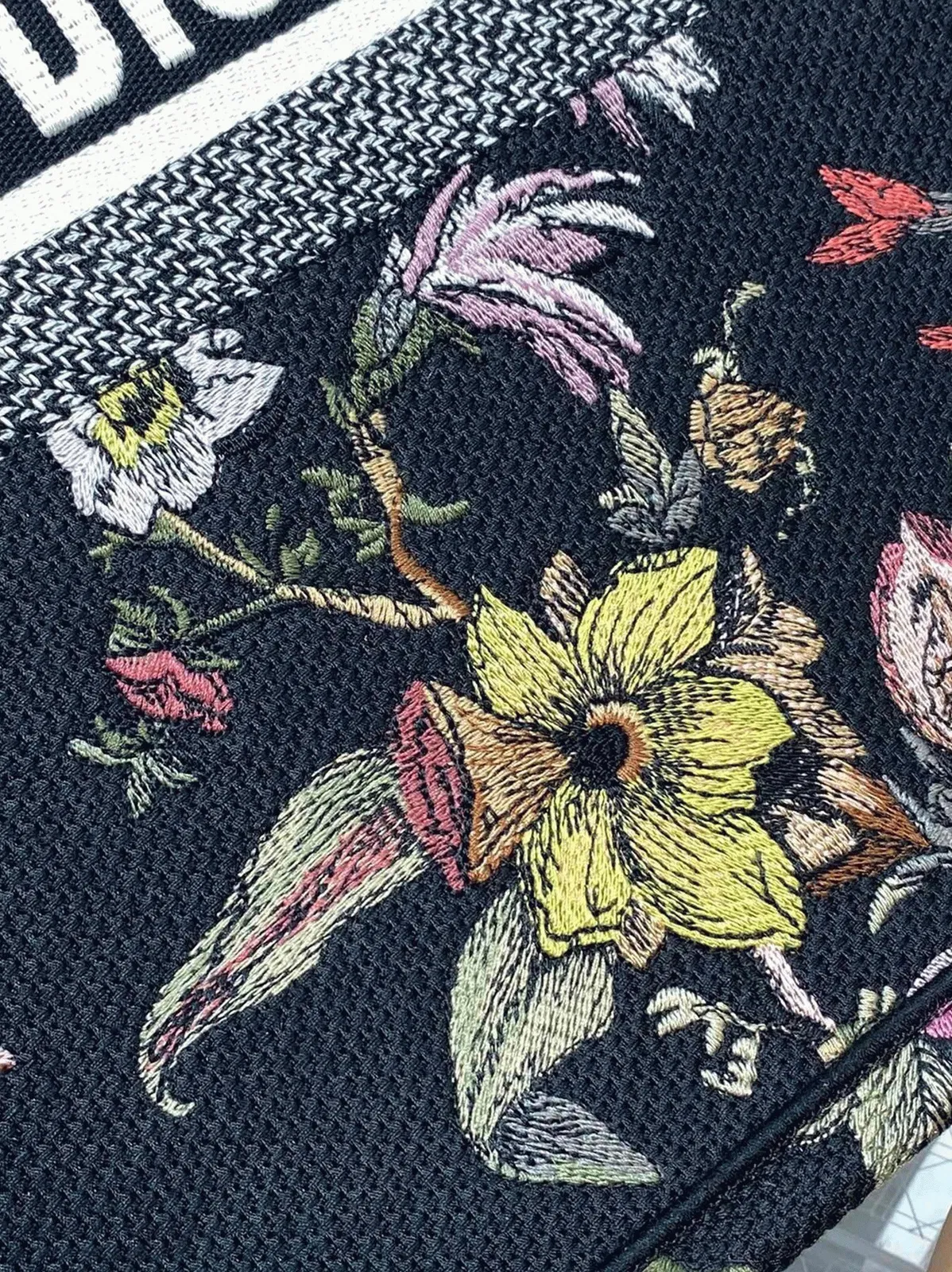 Dior Large Book Tote Bag in Black Jardin Botanique Embroidery — image 3