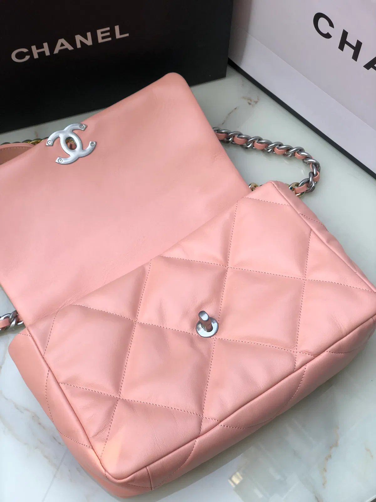 Chanel 19 medium — image 7