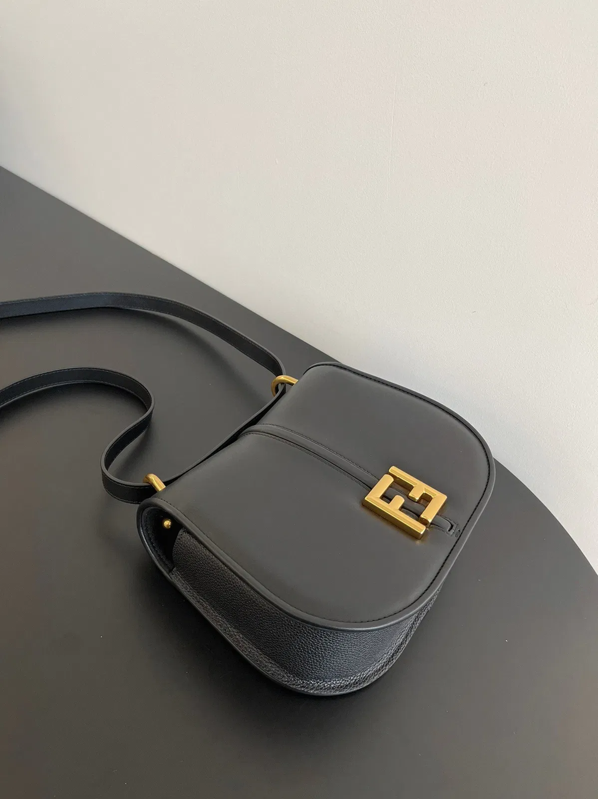 Top Quality Fendi C’mon Medium Bag in Black — image 4