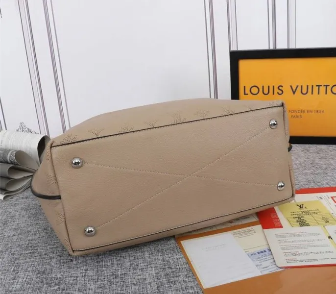 LV Mahina Carmel Hobo In Galet Gray — image 4