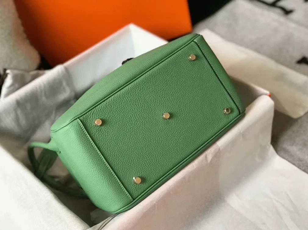 Hermes Lindy 30cm bag in vert criquet shade — image 7