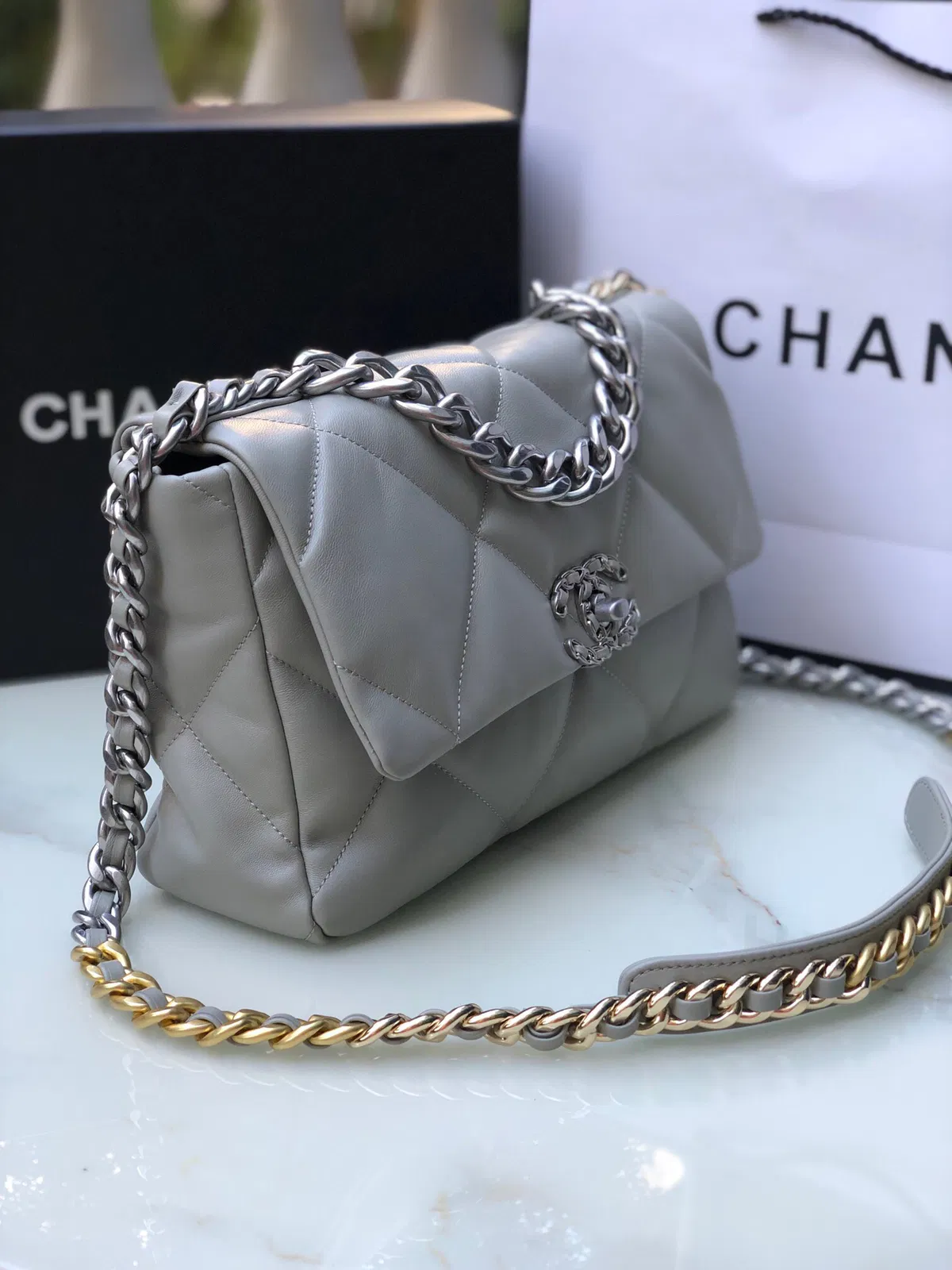 Chanel 19 medium — image 8