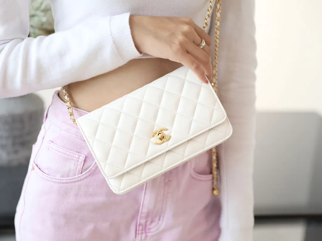 Chanel WOC — image 7