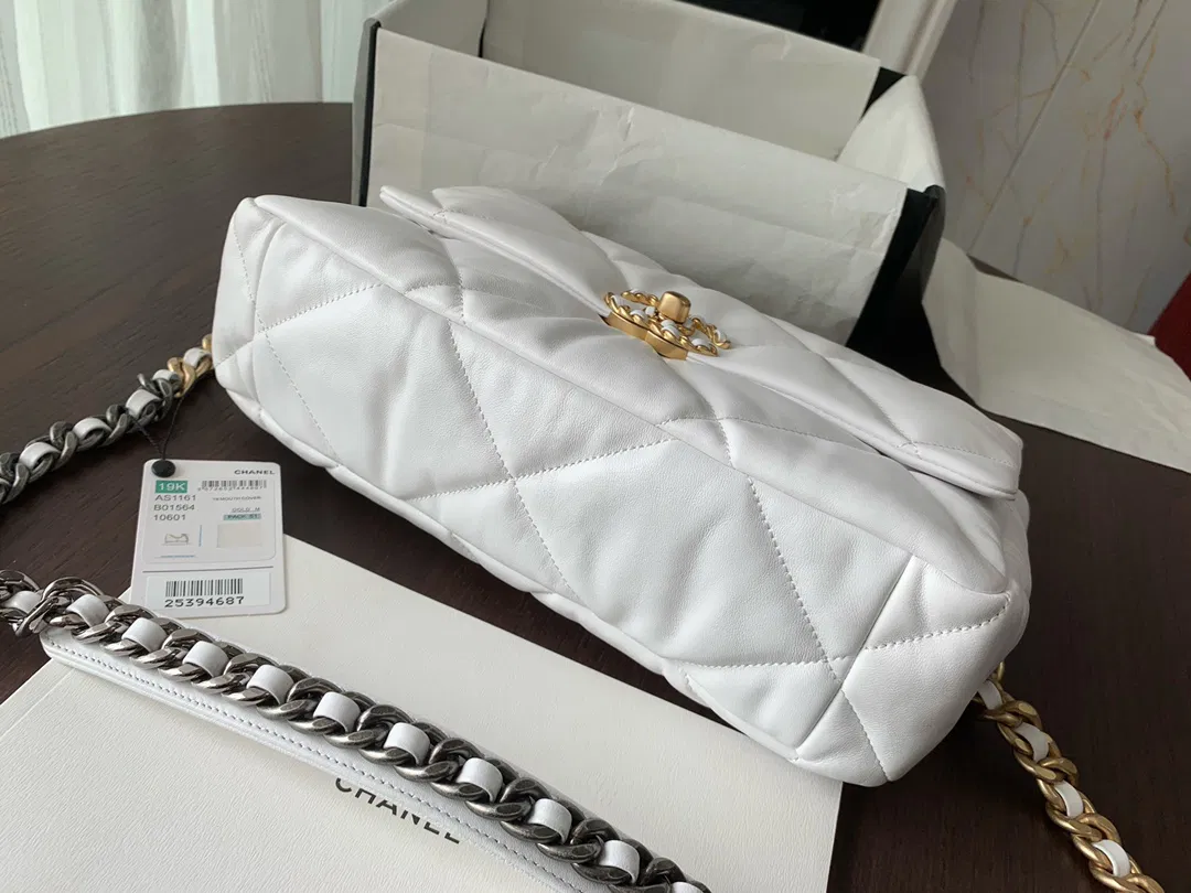 Chanel 19 medium — image 5