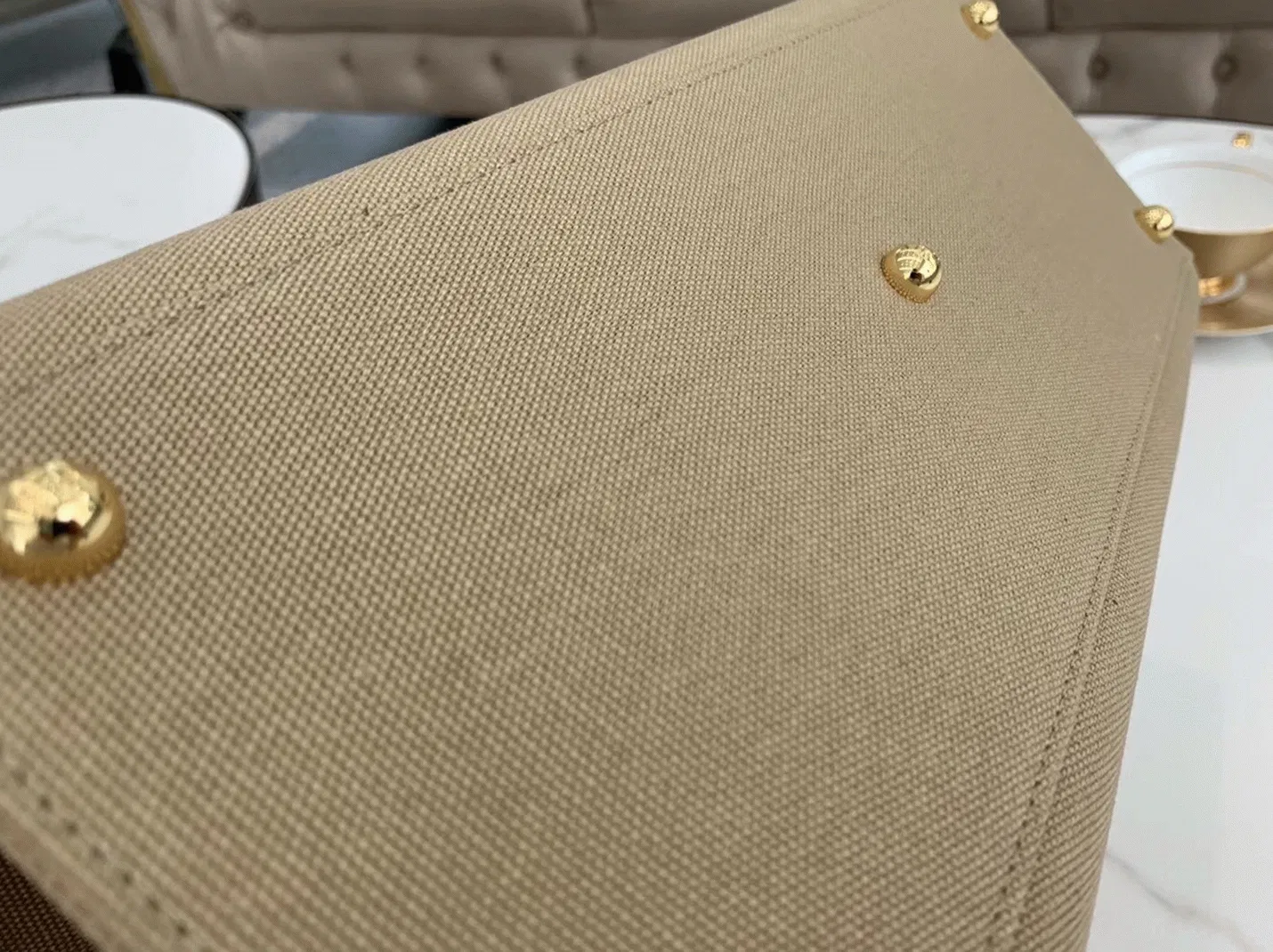 Top Quality Fendi Sunshine Medium Tote Bag In Beige Canvas — image 4