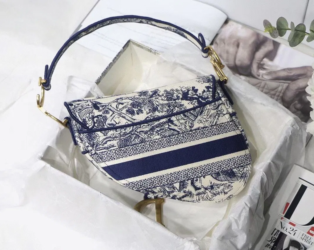 Dior Saddle Bag in Blue Toile de Jouy Embroidery — image 4