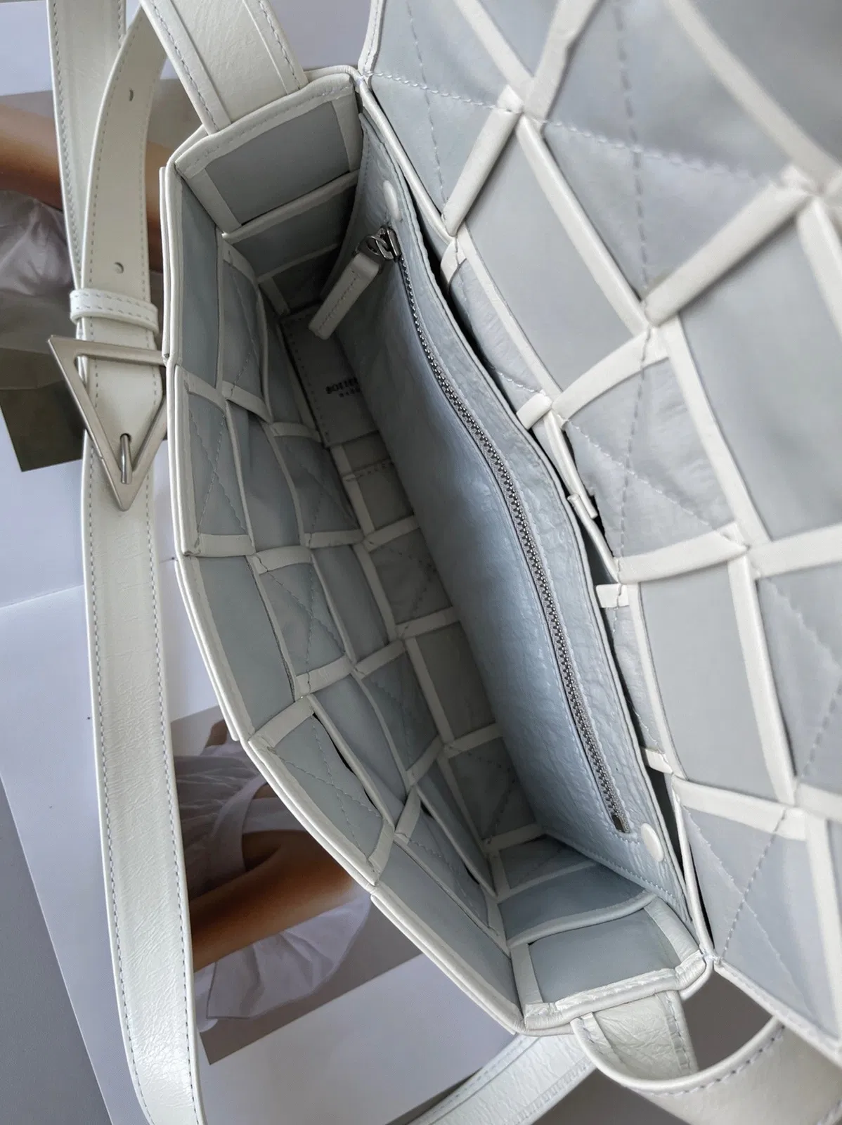 Top Quality Bottega Veneta Cassette Bag In White — image 6