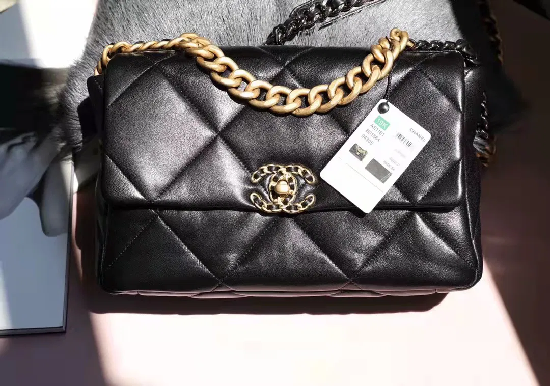CHANEL 19 LARGE HANDBAG — image 9