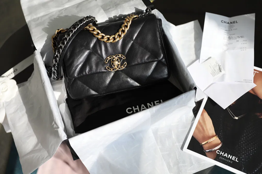 Chanel 19