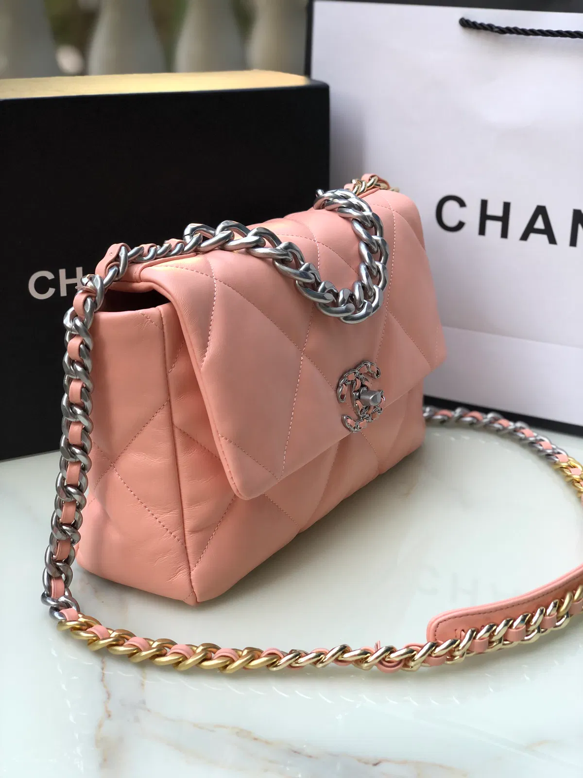 Chanel 19 medium — image 2