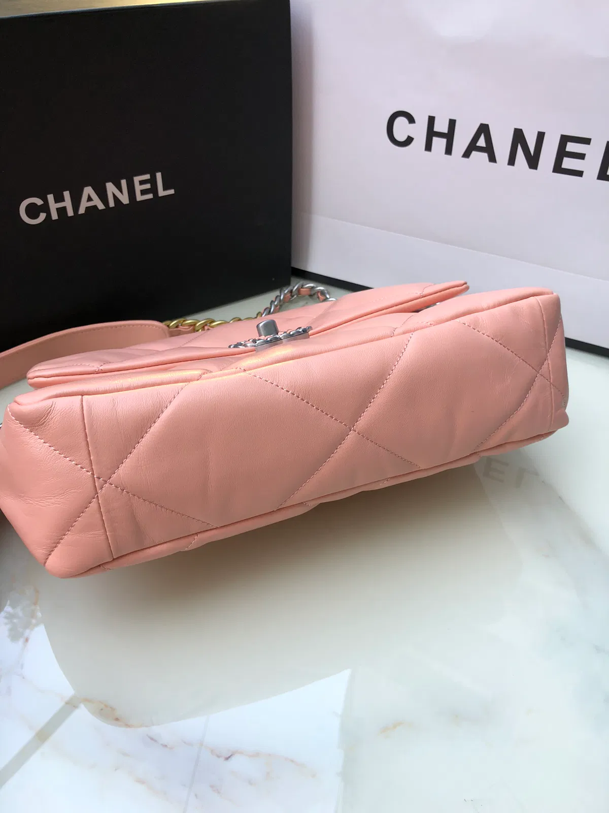 Chanel 19 medium — image 4