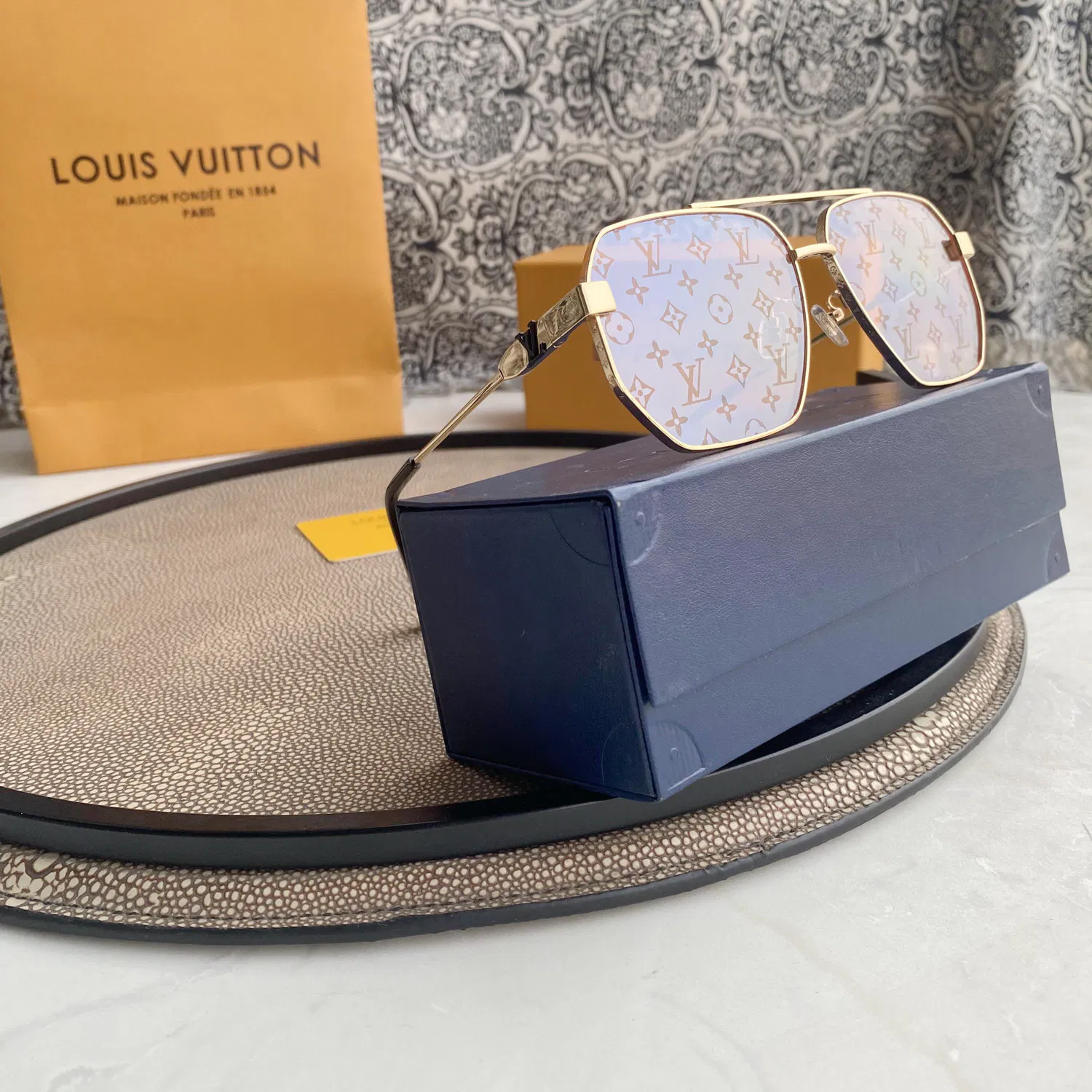 LV SUNGLASSES — image 2