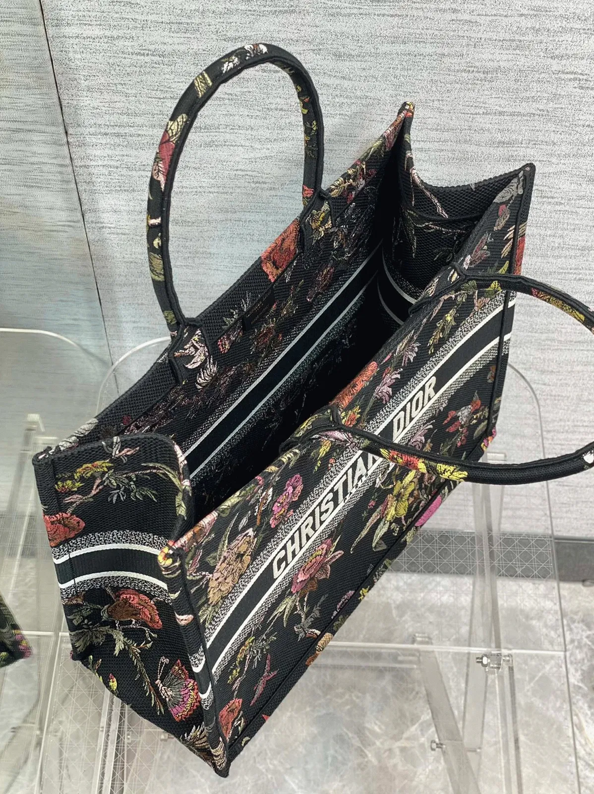Dior Large Book Tote Bag in Black Jardin Botanique Embroidery — image 7