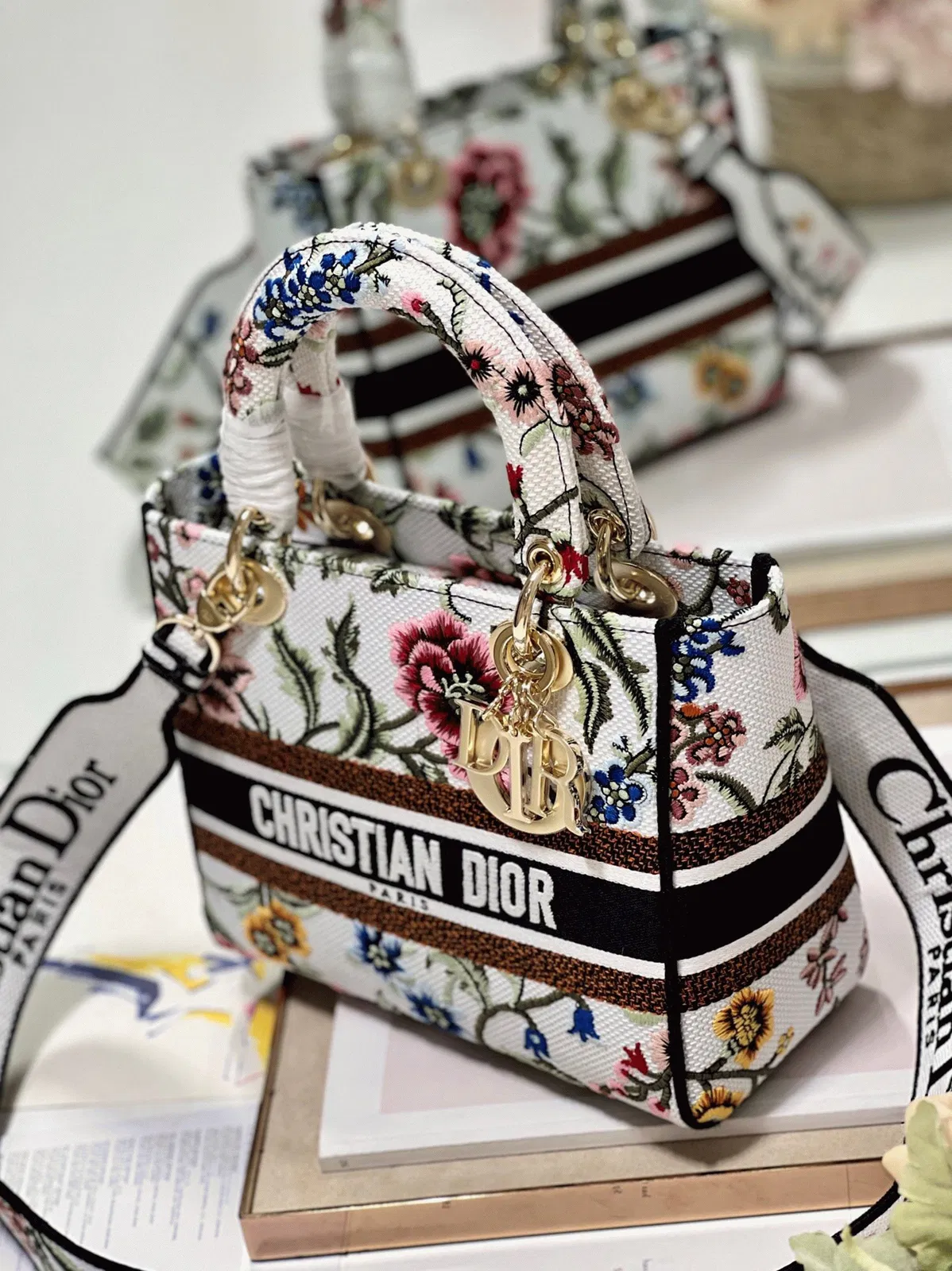 Dior Lady D-Lite Medium Bag in White Dior Petites Fleurs Embroidery — image 5