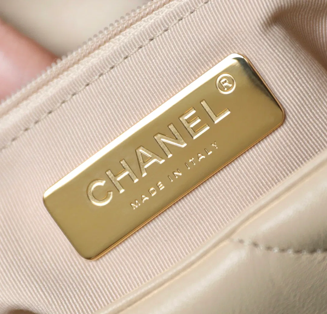 Chanel 19 — image 9