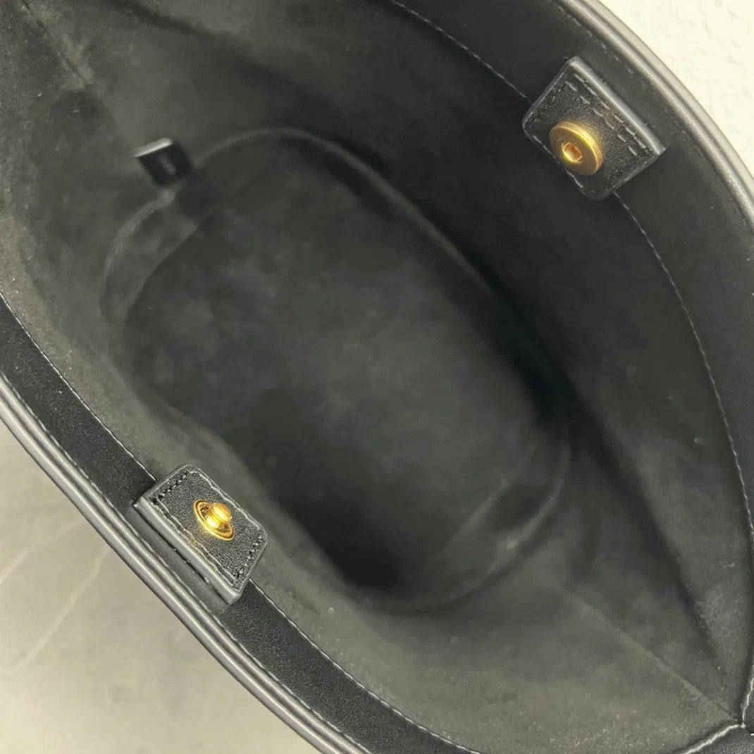 Top Quality Knockoff Celine Small Bucket Cuir Triomphe In Black Calfskin — image 8