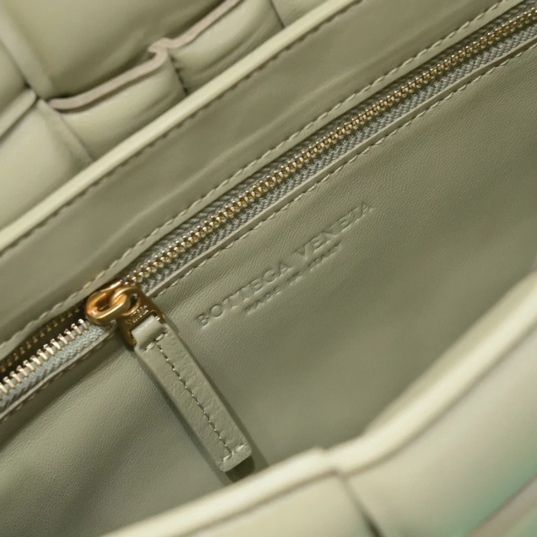 Top Quality Knockoff Bottega Veneta Padded Cassette Bag In Travertine — image 7