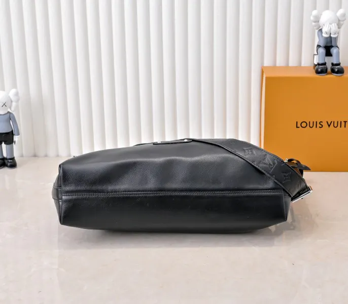 LV Night Vagabond Hobo In Black — image 3