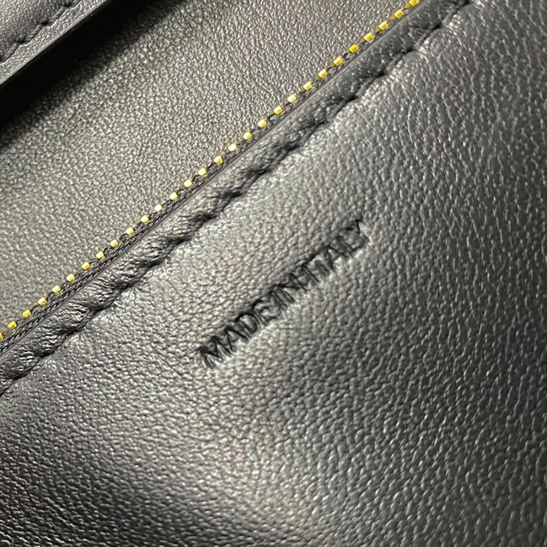 Top Quality Imitation Celine Classic Box Medium Bag In Black — image 3