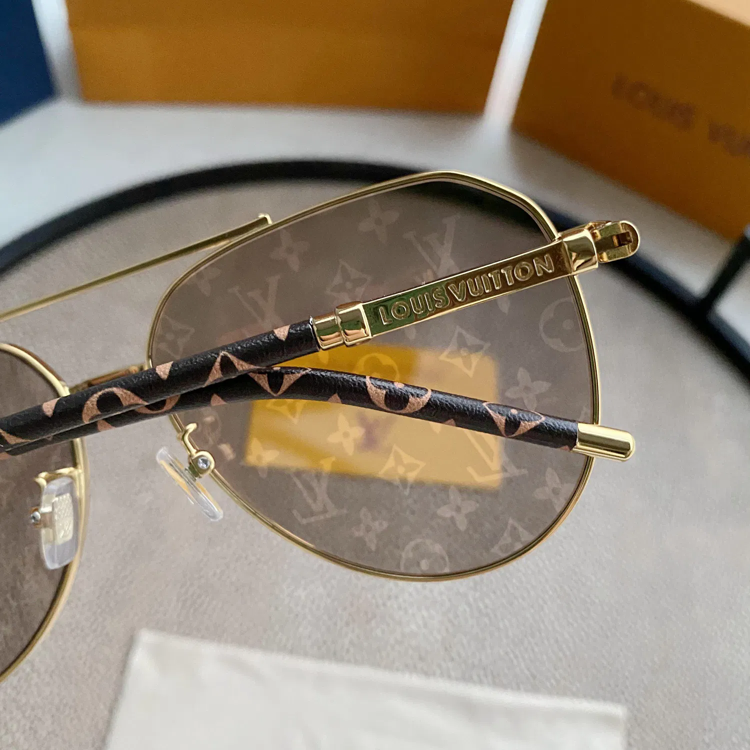 MATTHEW WILLIAMSON MAGNOLIA SUNGLASSES IN YELLOW GOLD — image 4