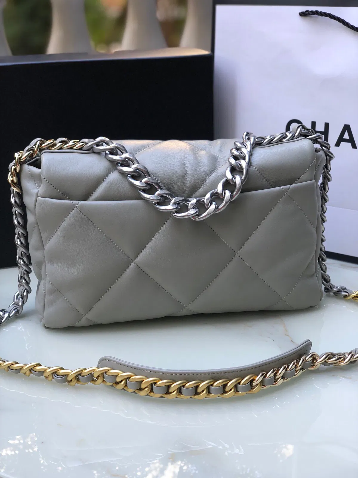 Chanel 19 medium — image 9