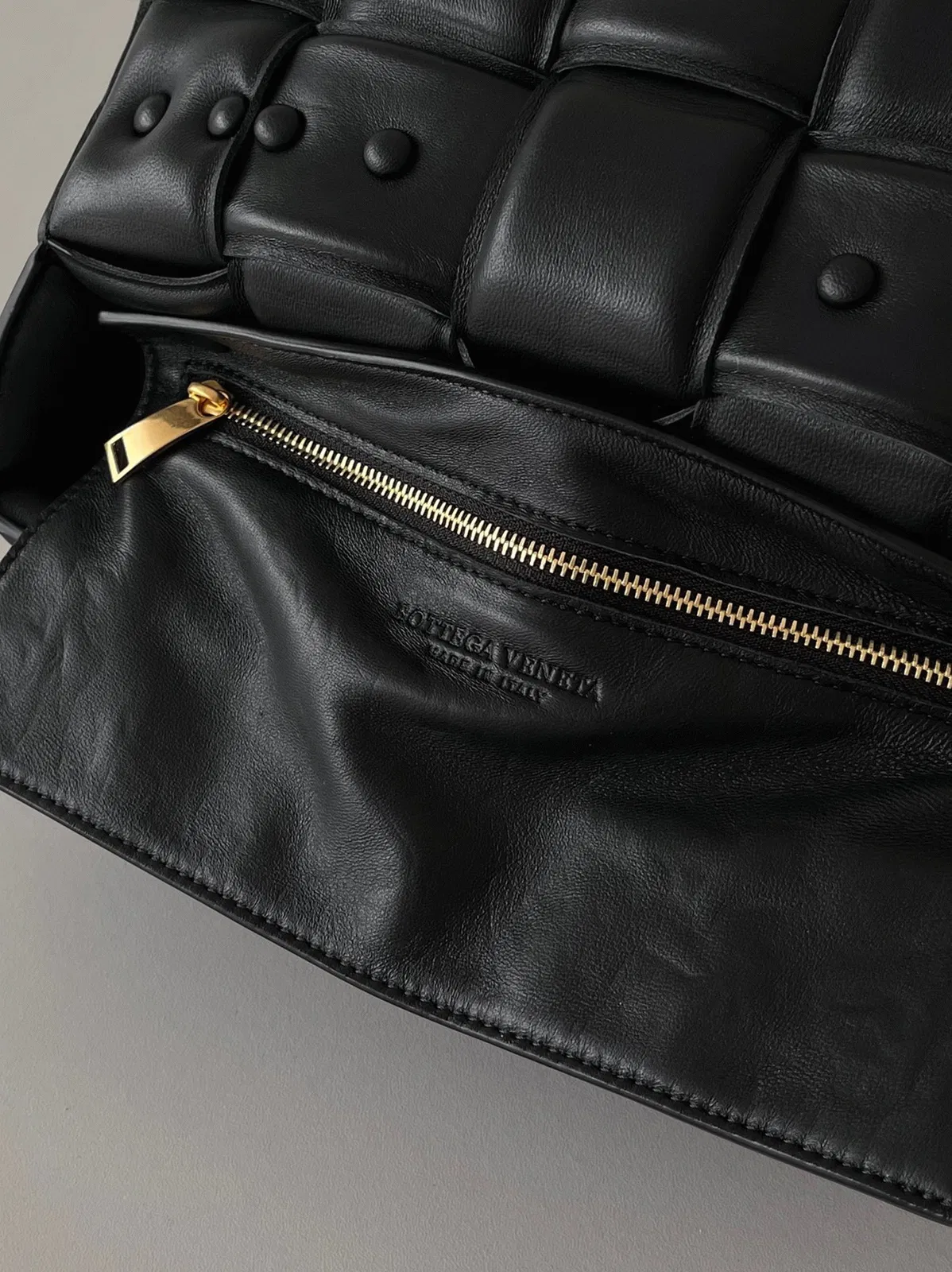 Top Quality Bottega Veneta Chain Cassette Bag In Black — image 3