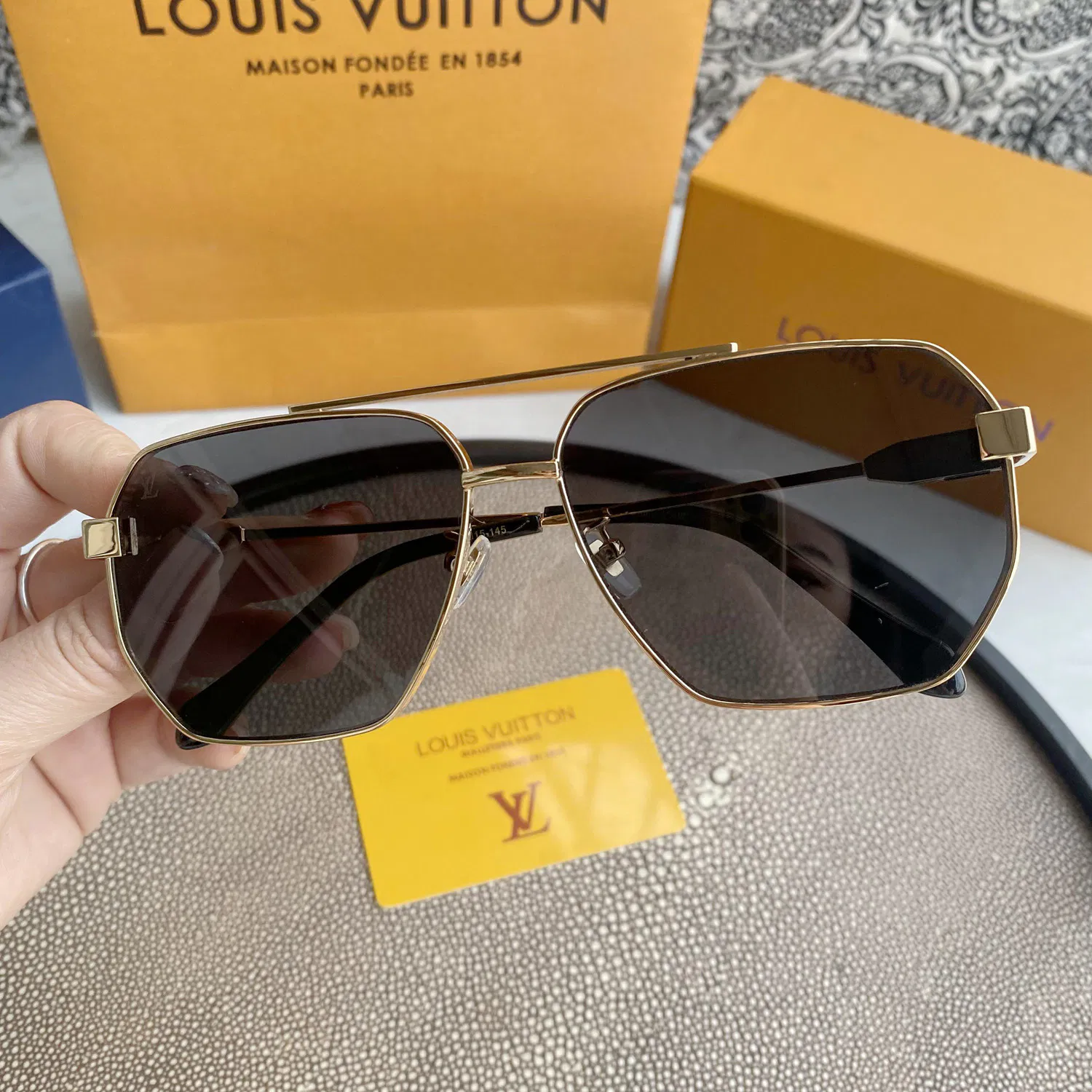 LV SUNGLASSES — image 7