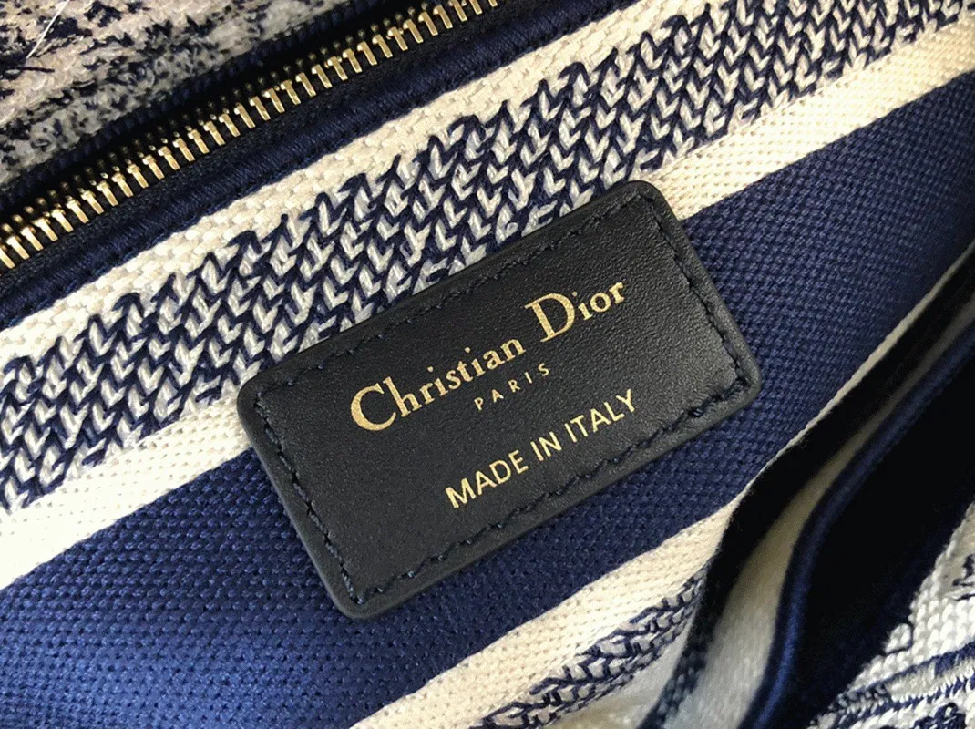 Dior Lady D-Lite Medium Bag Knockoff in Blue Toile de Jouy Embroidery — image 9
