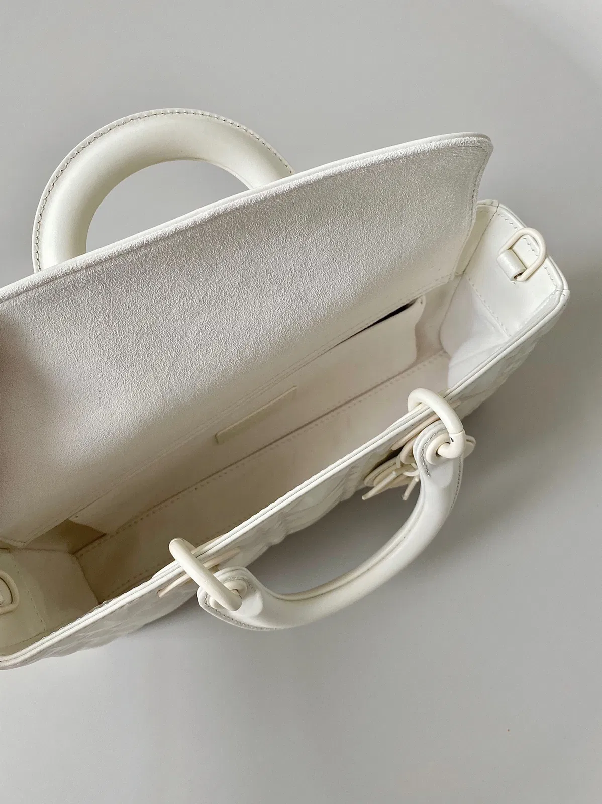 Dior Lady D-Joy Medium Bag Knockoff in White Calfskin with Diamond Motif — image 4