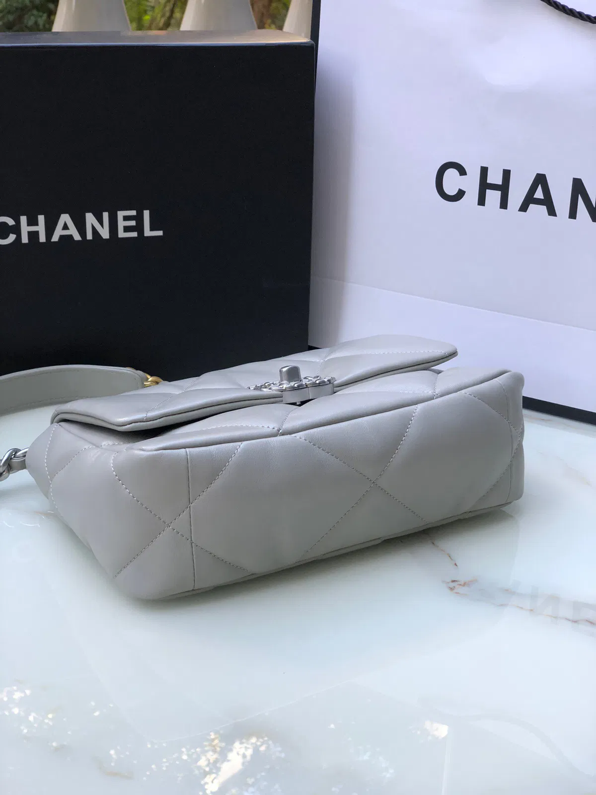 Chanel 19 small — image 4