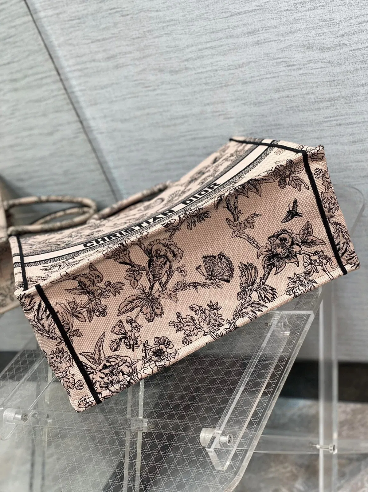 Dior Large Book Tote Bag in Powder Pink Jardin Botanique Embroidery — image 7