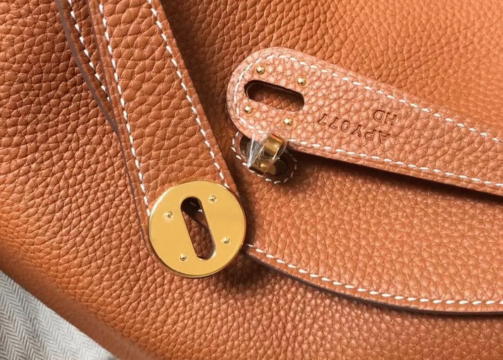 Luxury Hermes Lindy 26cm handbag in gold — image 5
