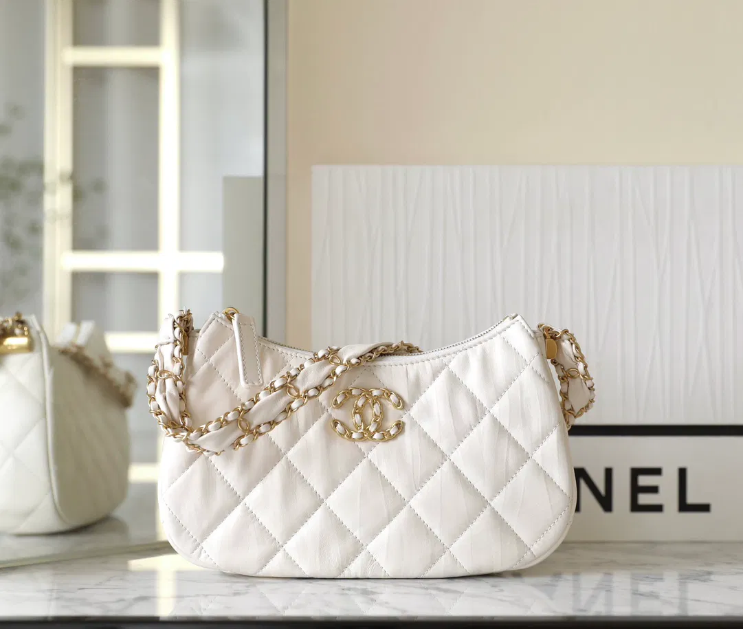 Chanel hobo bag — image 9