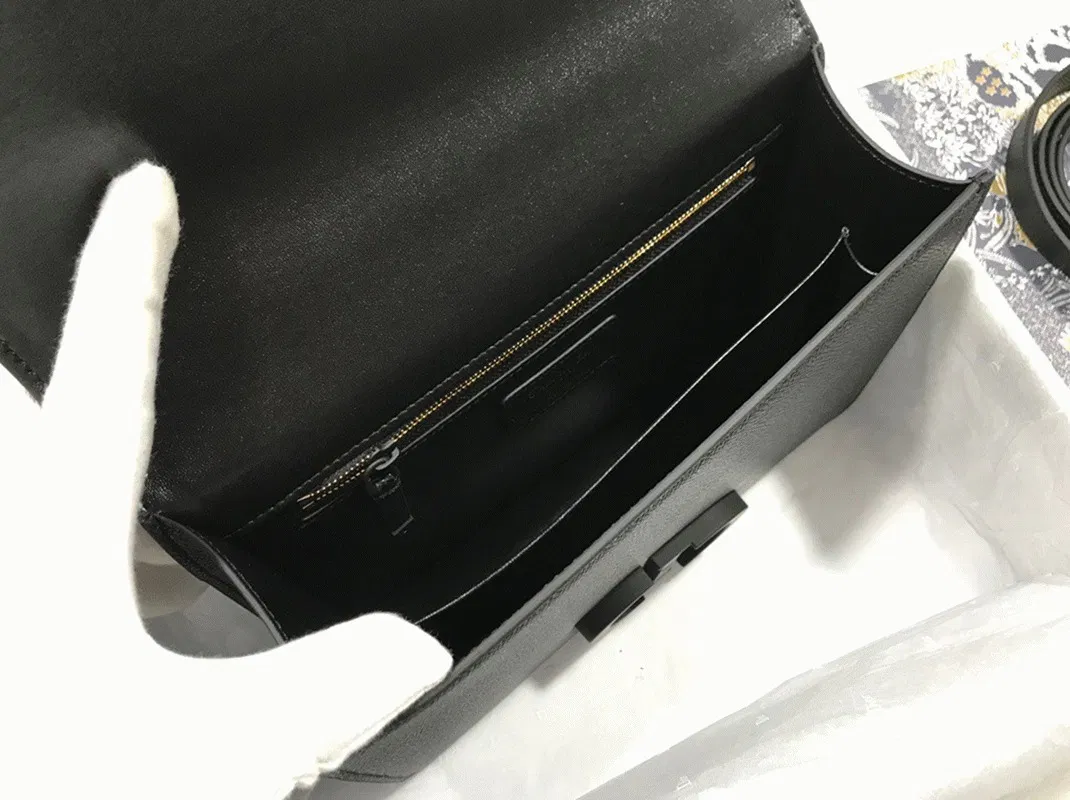 Dior 30 Montaigne Medium Bag in Black Ultramatte Grained Calfskin — image 4