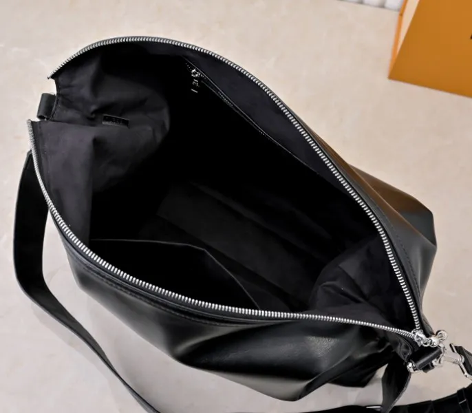 LV Night Vagabond Hobo In Black — image 6