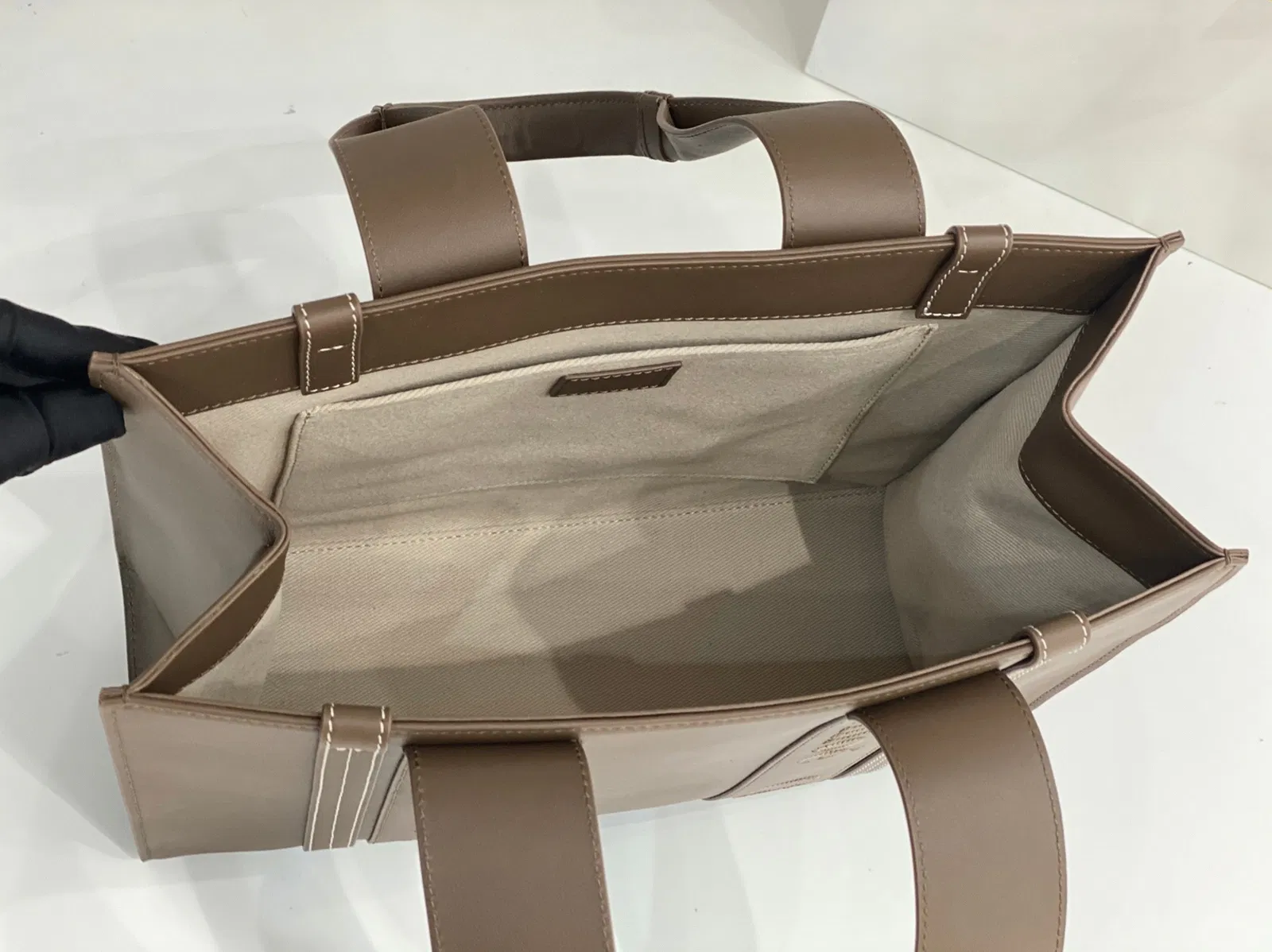 Top Quality Chloe Woody Medium Tote Bag In Army Green Calfskin — image 8