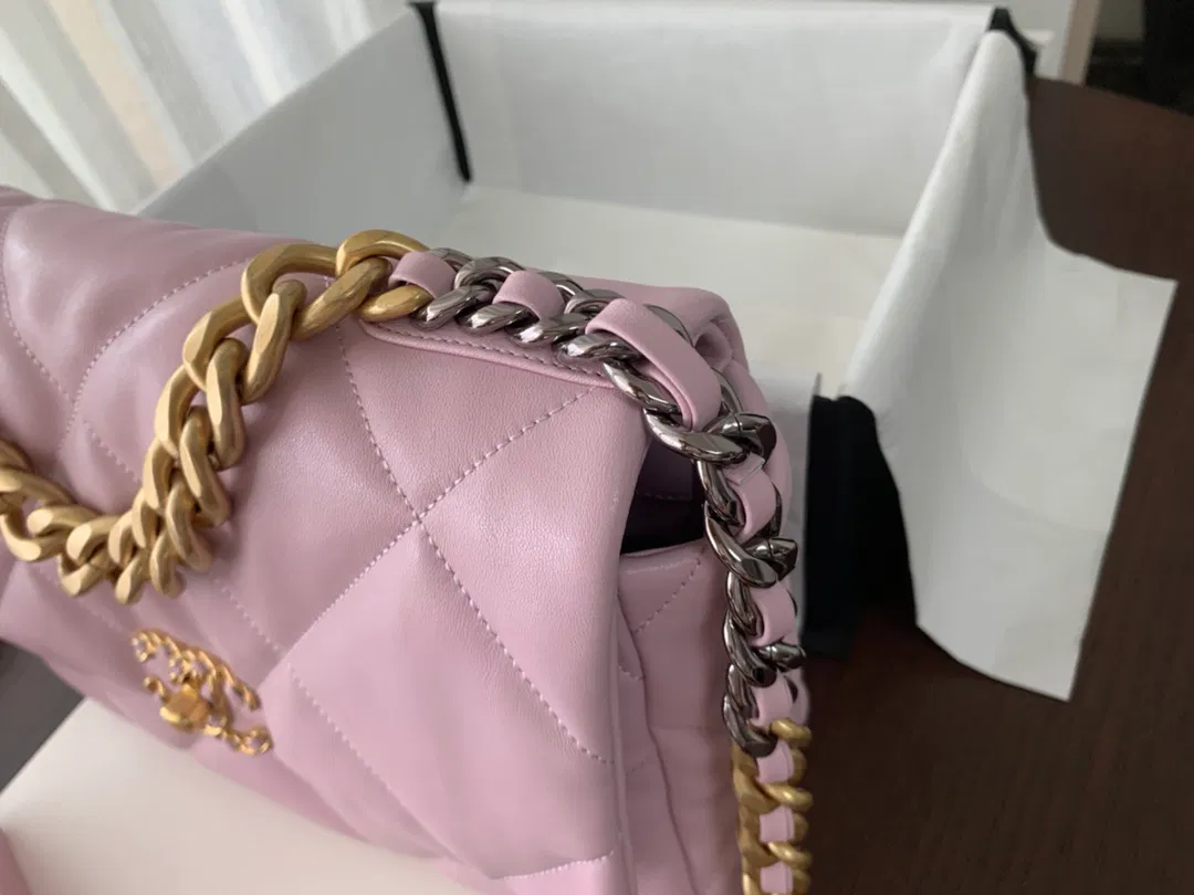Chanel 19 medium — image 3