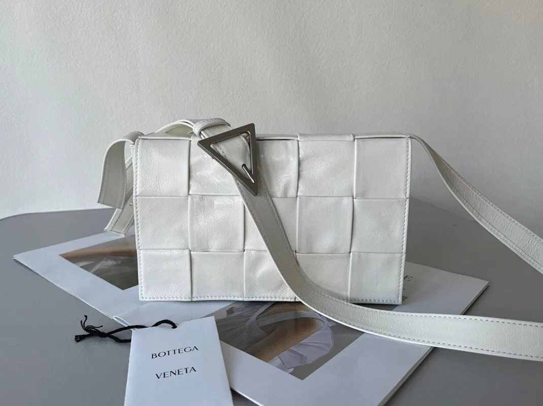 Top Quality Bottega Veneta Cassette Bag In White — image 4
