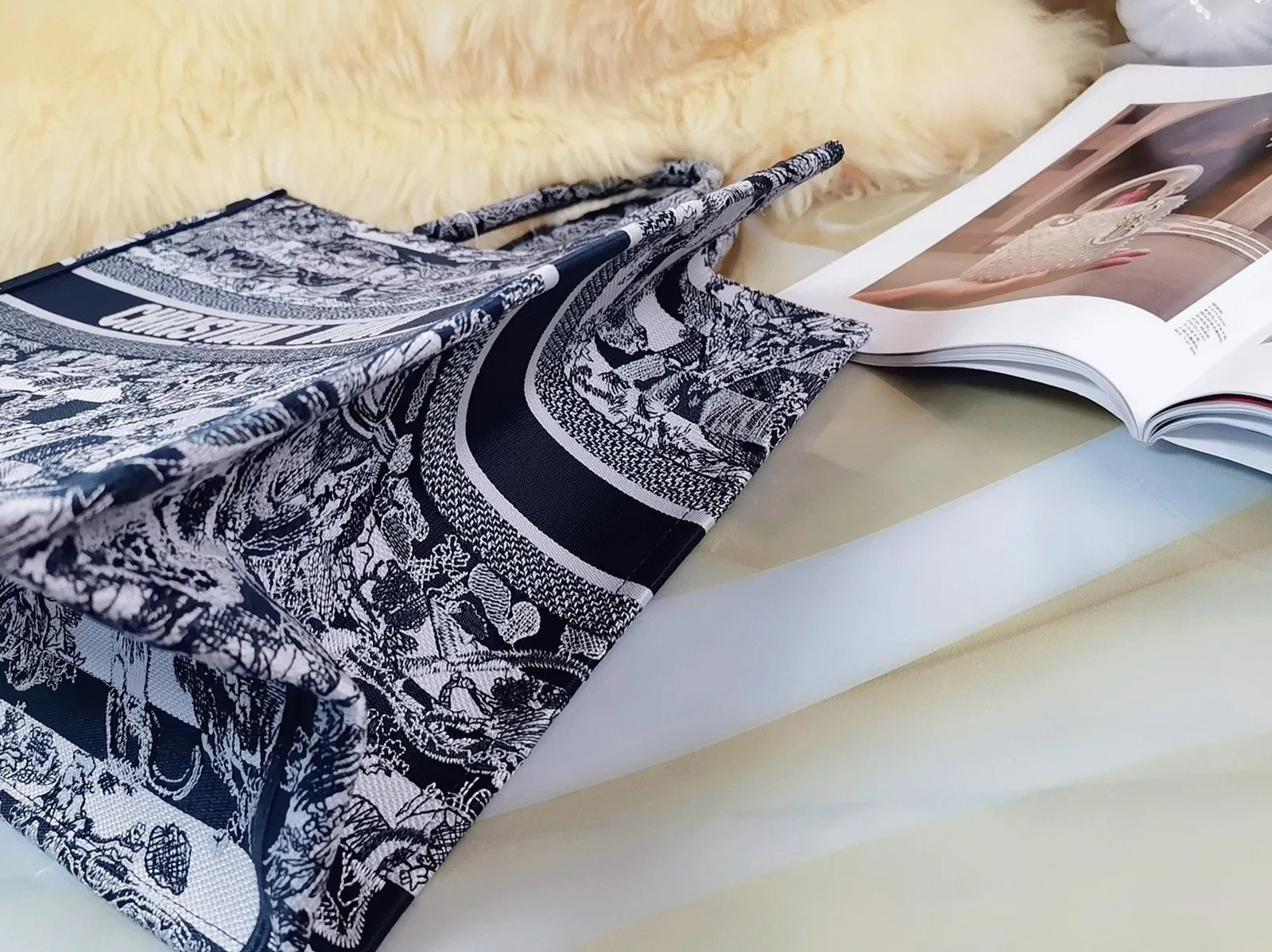 Dior Large Book Tote Bag in Blue Toile de Jouy Stripes Embroidery — image 4