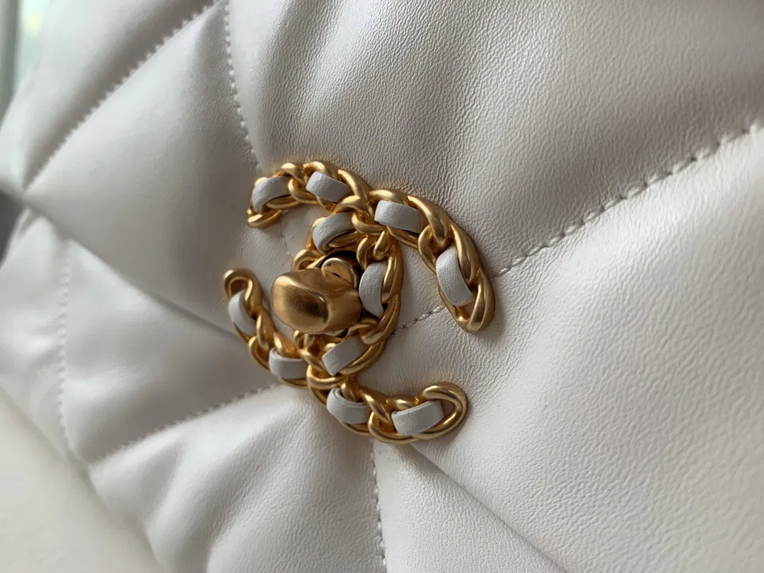 Chanel 19 medium — image 2