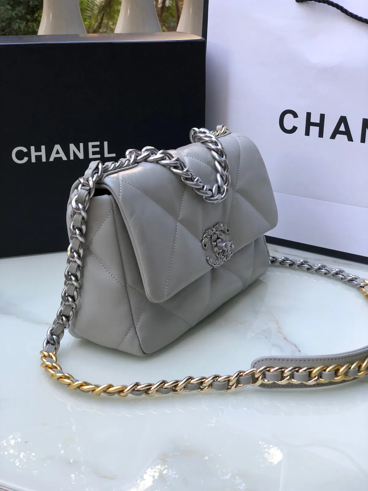 Chanel 19 small — image 2