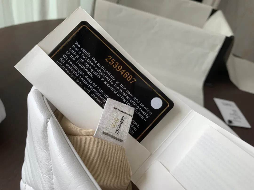 Chanel 19 medium — image 9