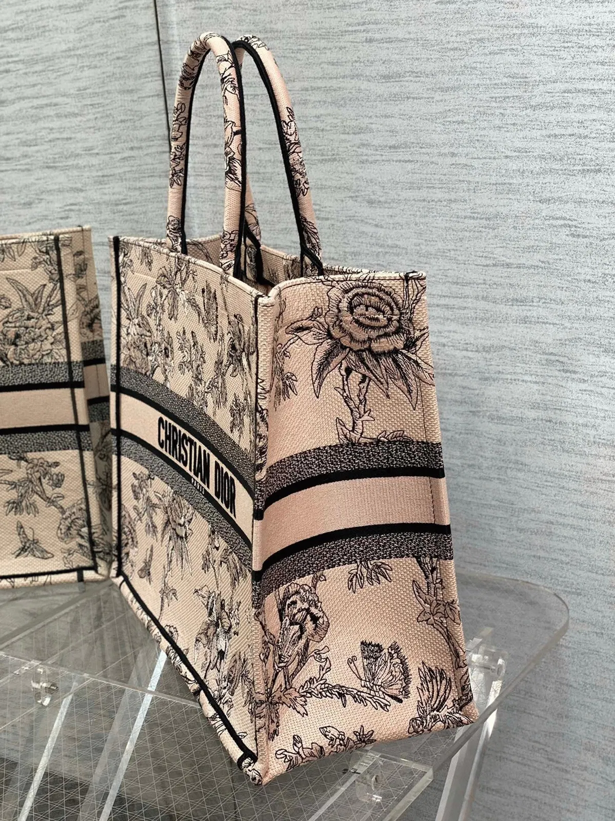 Dior Large Book Tote Bag in Powder Pink Jardin Botanique Embroidery — image 9