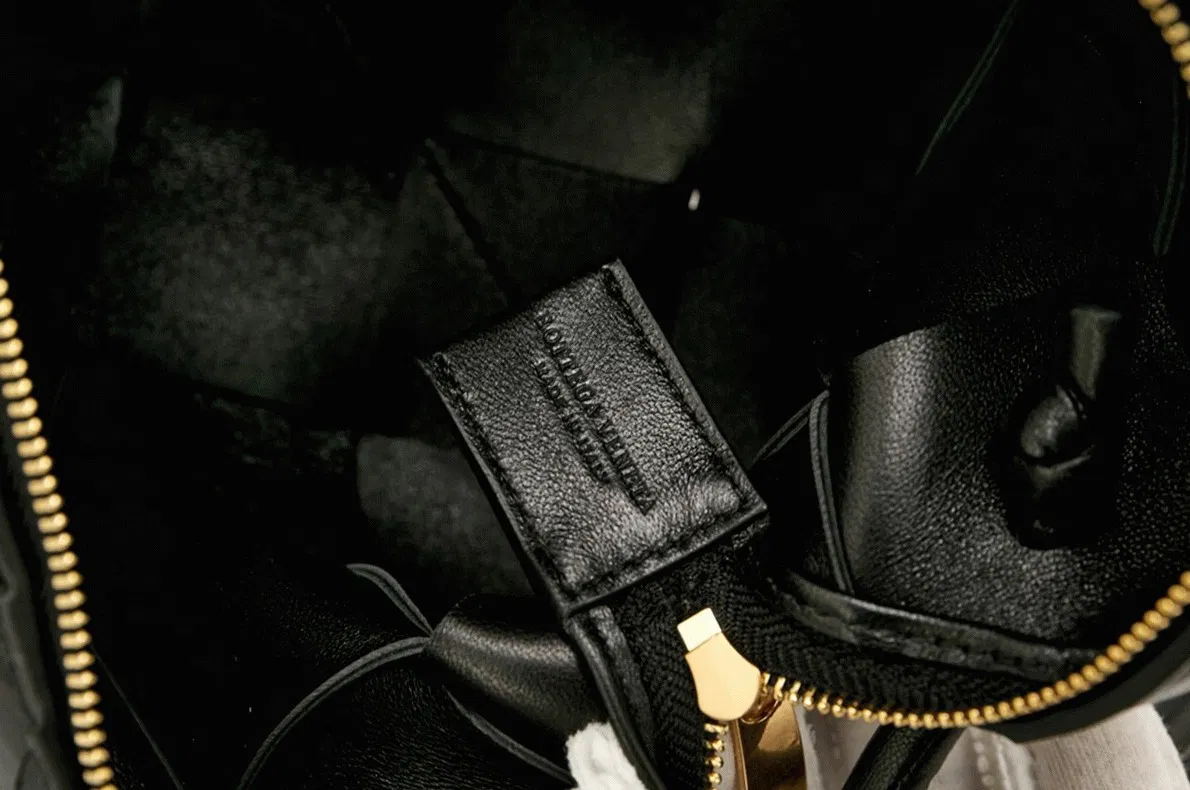 Bottega Veneta Small Cassette Camera Bag Black — image 4