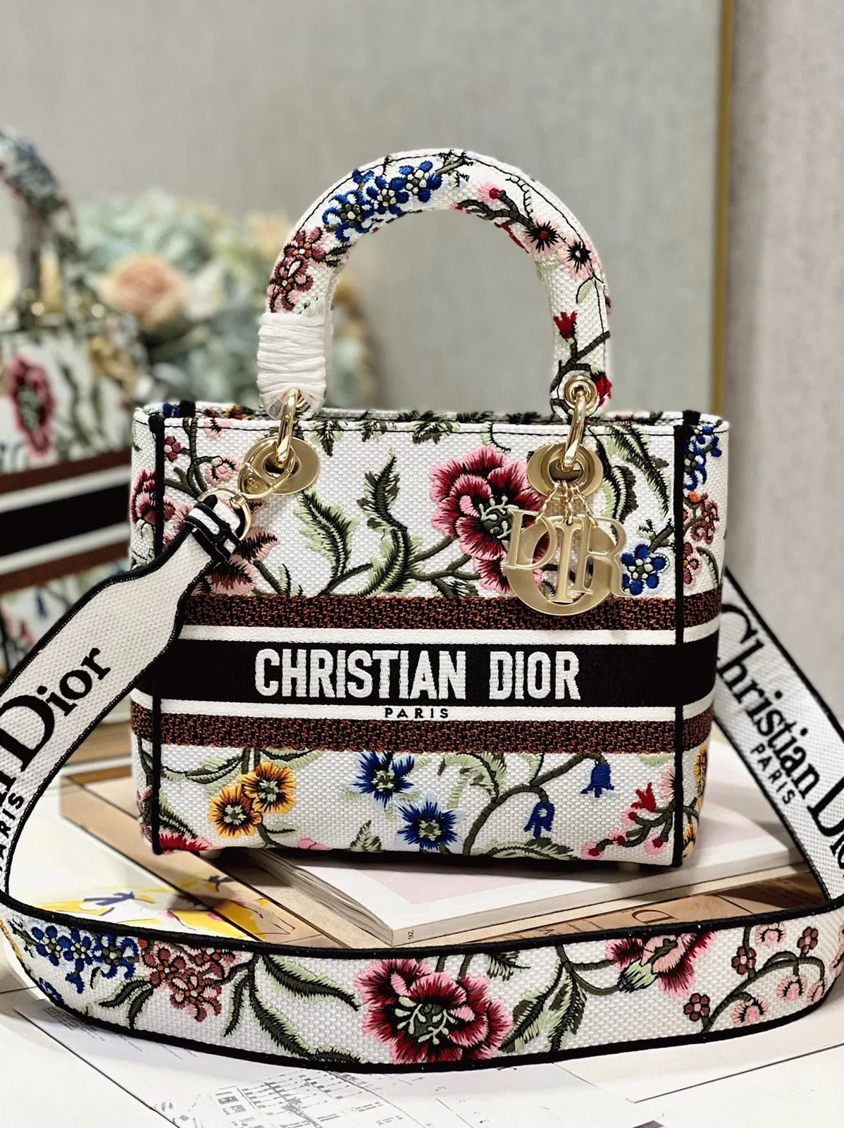 Dior Lady D-Lite Medium Bag in White Dior Petites Fleurs Embroidery — image 4
