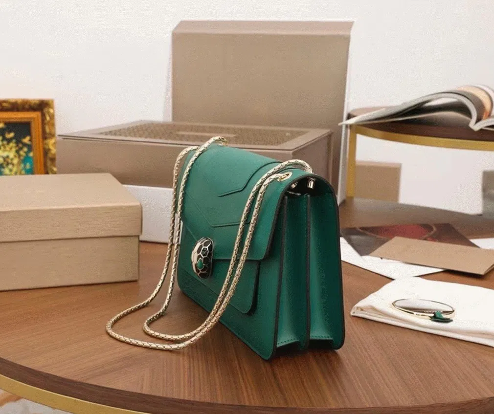 Bvlgari Serpenti Forever Medium Shoulder Bag Green Calfskin — image 3