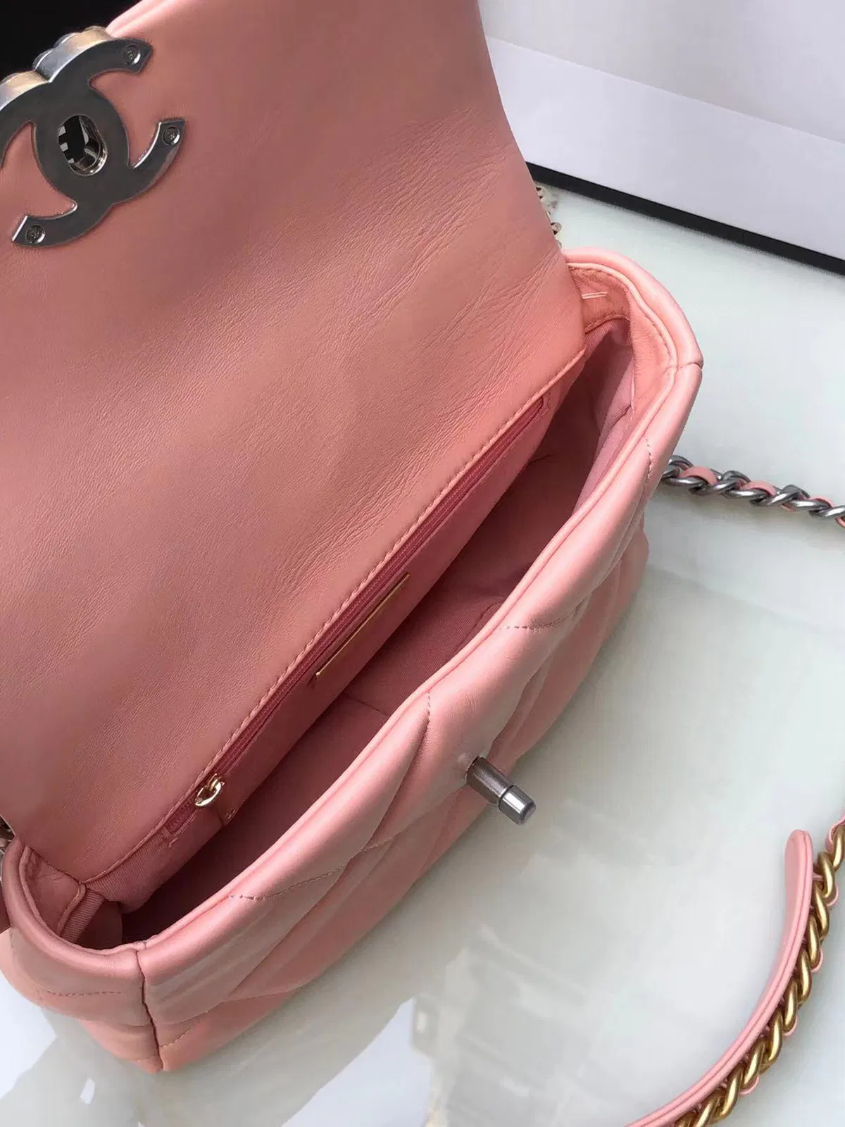 Chanel 19 — image 7
