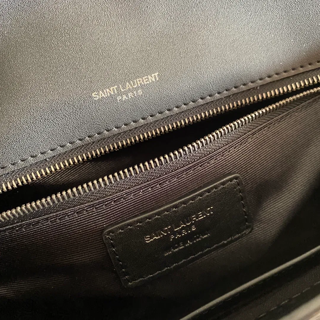 NIKI MEDIUM IN CRINKLED VINTAGE LEATHER — image 8