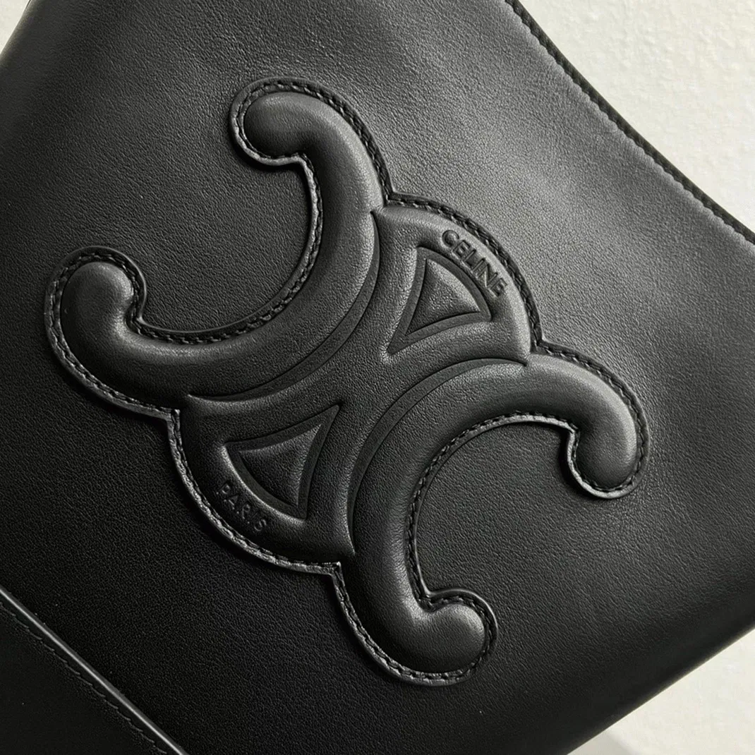 Top Quality Knockoff Celine Small Bucket Cuir Triomphe In Black Calfskin — image 6